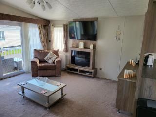 2BR-Sleeps6-Fireplace-Parking-Patio-Seaside - Clacton-on-Sea - 9