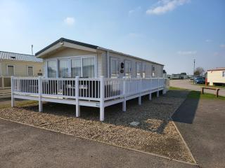 2BR-Sleeps6-Fireplace-Parking-Patio-Seaside - Clacton-on-Sea - 0