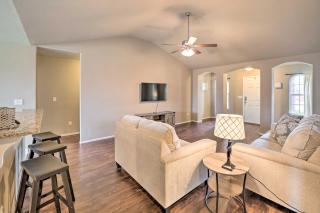 Family-Friendly Home about 16 Mi to Fayetteville - 6