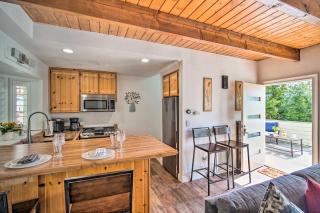 Crestline Cabin with Deck 1 Mi to Lake Gregory - Crestline - 4