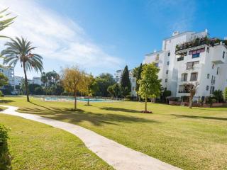 VACATION MARBELLA I Brand New Terrazas de Banús Apt, 24-7 Security, a minute from the Marina, The Sea and Luxury Shopping - Marbella - 2
