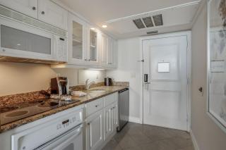 Marco Beach Ocean Resort 807 - 3