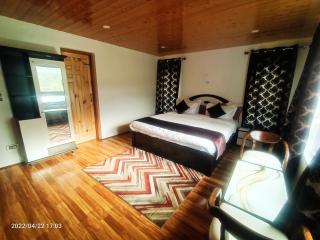 The Riverside Retreat - 5