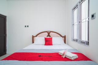 RedDoorz Syariah near Jalan A Yani KM 8 Citraland - Banjarmasin - 1