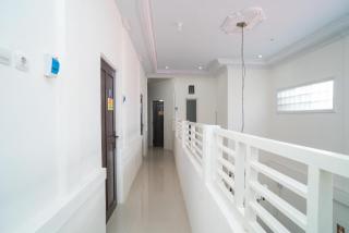 RedDoorz Syariah near Jalan A Yani KM 8 Citraland - Banjarmasin - 4