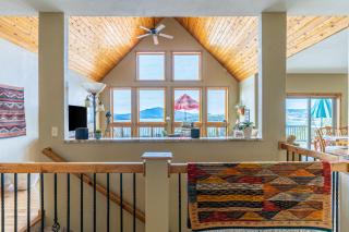 Spectacular lake-View retreat with Deck, Grill - 3