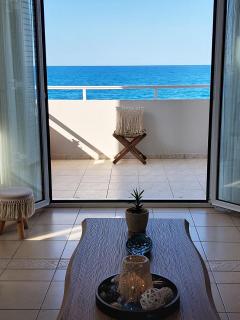 Amazing Beachfront Apartment in Hersonissos - Hersonissos - 7
