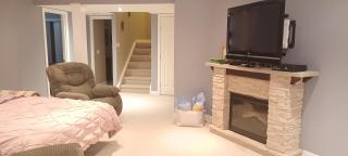 Mountain Calm & Private Ensuite Hosted by Maureen - Calgary - 5