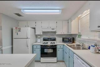 Sunny Daze, Desirable Kid Friendly Resort, 3 minute walk to the Beach, Resort Beachside Pool & Restaurant - Panama City Beach - 1