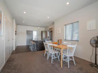 Sunset Retreat - Matarangi Holiday Home - 3