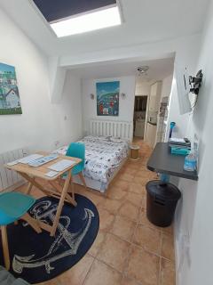 1 Bed Cottage - Sleeps 2 - Parking - WIfi - 3