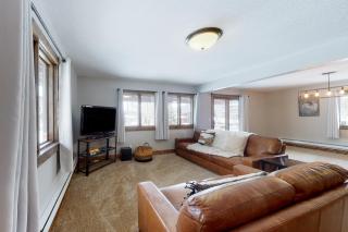 The Nugget Ski Chalet - 6