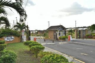 Luxury Manor 2 Bedroom /1 Bathroom House w/electric fireplace, - Montego Bay - 0
