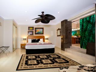 Luxury Penthouse 5 BDR 3 Bath Twin Rain Showers 365 sq mtrs - Port Douglas - 6