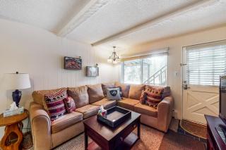 Hi Country Haus Hideaway - 9