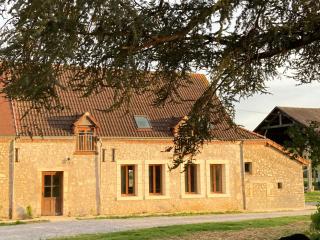 Maison Berrichonne avec Jardin et Fibre - 4 Chambres, Accessible PMR, Accueil Cavaliers - FR-1-591-346 - - 2