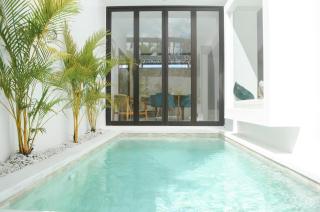 Villa Poppy Bumbak - Canggu - 0