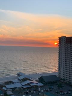 1717 Laketown Wharf 1 King Bedroom, 2 Bath - Panama City Beach - 0