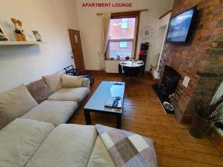 F1 MAISON 108 - Holiday Home - Full Kitchen - Street FREE PARKING, NETFLIX - 68Mbps BT WIFI - DVD's - Welcome Tray - By Corner from Gavin n Stacey Film House - Barry - 8