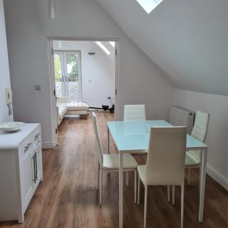 2-Bed Loft Apartment for 5ppl with private parking - 3