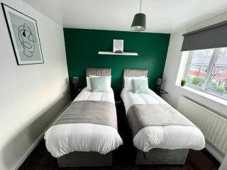 Spacious 3-Bedroom house with 5 beds and sofa-bed - 8