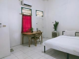 Ombai Guest House 27 Syariah Mitra RedDoorz - Kertapati - 0