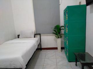 Ombai Guest House 27 Syariah Mitra RedDoorz - Kertapati - 7