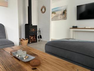 Sandy Feet Retreat I Pet Friendly I 1 Min Walk to Beach - 7