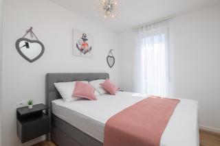 Apartment Alegria in Okrug with heated Pool, Sea view, Jacuzzi, Wifi - Trogir - 0