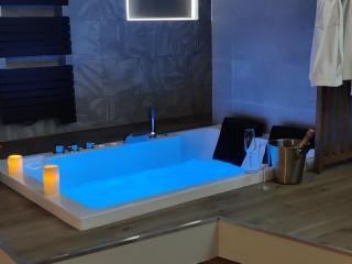 LA BULLE ROMANTIQUE, Suite avec jacuzzi privatif - 5