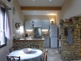 Stone House near Châteauneuf-du-Pape Vineyards - 5