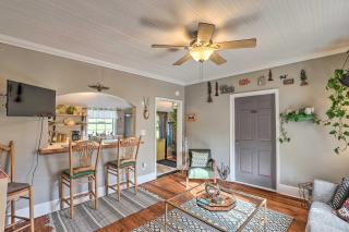 Stylish Woodfin Home with Backyard and Fire Pit - Woodfin - 7