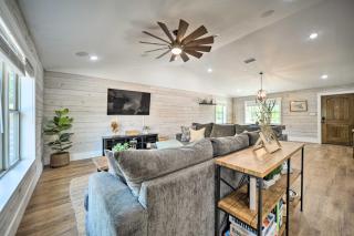 Gorgeous Cabin with Pergolas, Walk to River! - Canyon Lake - 4