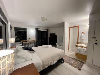 Private Room On Waterfront Property With Hot Tub Firepit - Sea Esta - 3