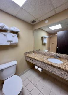 Bradley Inn - Windsor Locks - 3