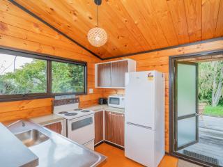 Beach Lovers Bach - Hahei Holiday Home - Hahei - 2