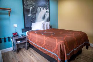 Super 8 by Wyndham Mountain Home - Mountain Home - 2