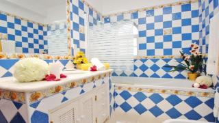 Villa Beach Palace Luxury 5 Bed Villa W heatable Pool, Jacuzzi Games Room WF - 1