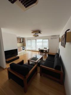 Sunny two room apartment, Baneasa, Petrom City, Free wi-fi and underground parking - Bucarest - 0