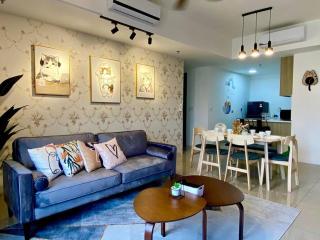 Tropicana 218 Macalister Sea & City View by stayCATion Homestay - George Town - 2