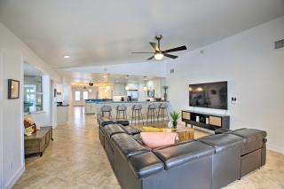 Luxe Waterfront Home with Pool and Dock in Cape Coral - Cape Coral - 6