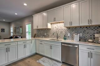 Chic Lake Sinclair Retreat with Dock and Hot Tub! - Resseaus Crossroads - 3