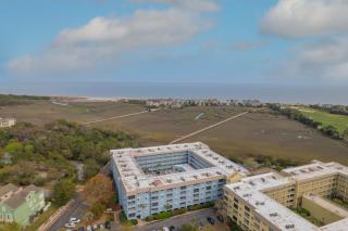 Gorgeous 2 Bedroom Condo - 5