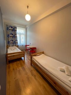 Orange Cat Rooms - 1