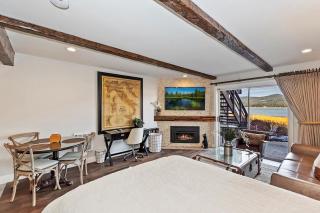 029 - Lakefront Luxury - Meredith Lodging - 1