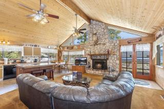 012 - Lakefront Chalet - Meredith Lodging - 4