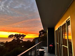 Sunrise on Falie Seaview Eco Accommodation - American River - 3