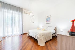 Roomy Apartment with terrace & parking - Bari - 9