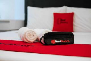 RedDoorz at Hotel Rumberpon Sorong - Sorong - 2