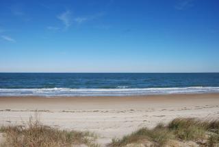 Old Time Beach Front Cottage - The Beach is your Backyard! Pet Friendly cottage - 9